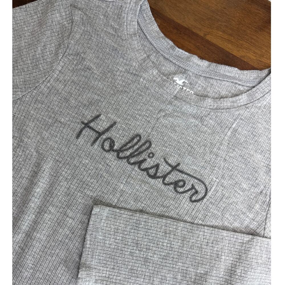 Hollister Light Gray Logo Ribbed Long Sleeve Classic T-Shirt Junior's Size Small